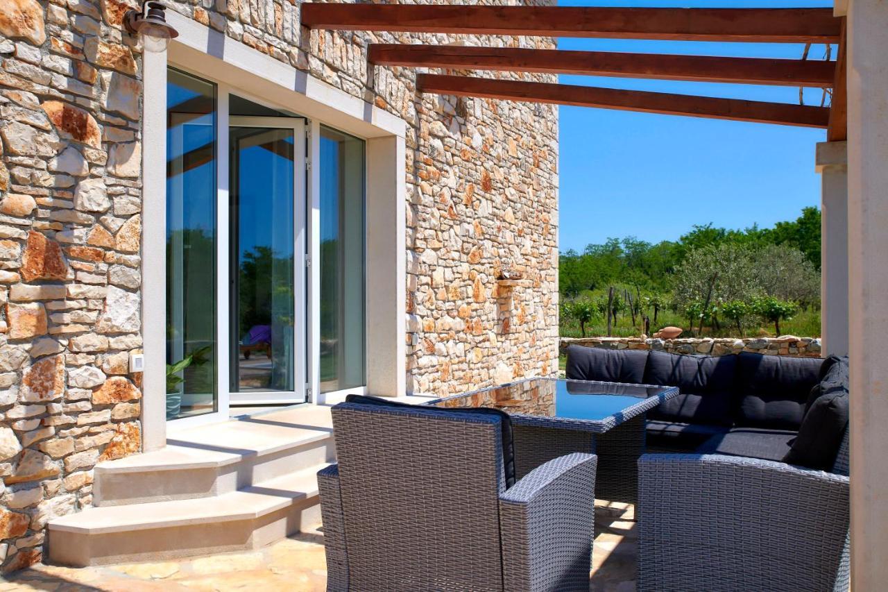 Relax House Surrounded By Olives And Vineyard Villa Stifanići Eksteriør bilde