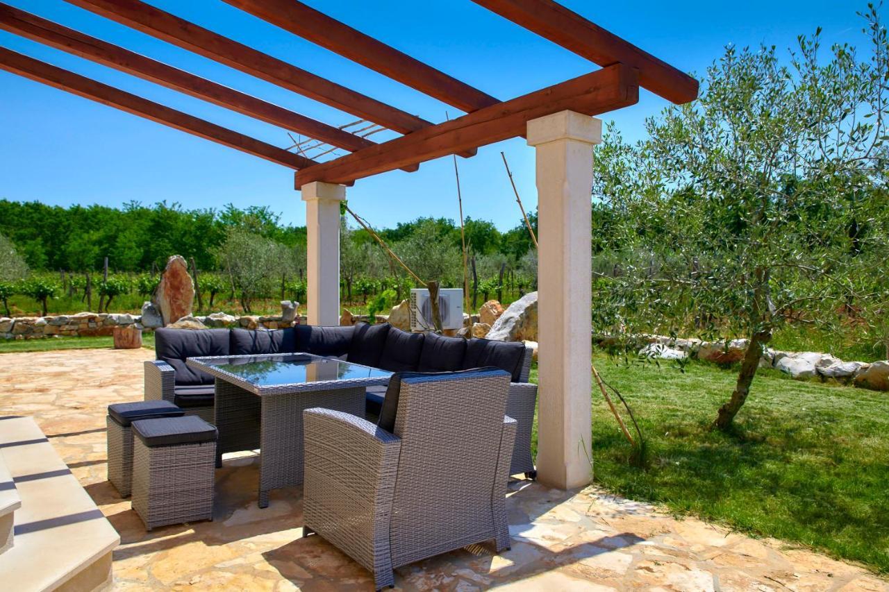Relax House Surrounded By Olives And Vineyard Villa Stifanići Eksteriør bilde